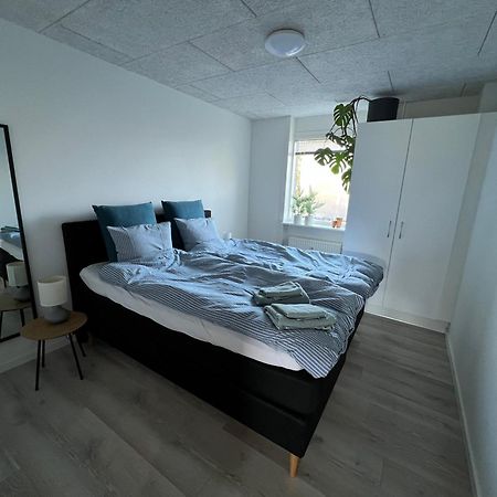 אסביירג Nyrenoveret Lejlighed Med Balkon Og Parkering מראה חיצוני תמונה
