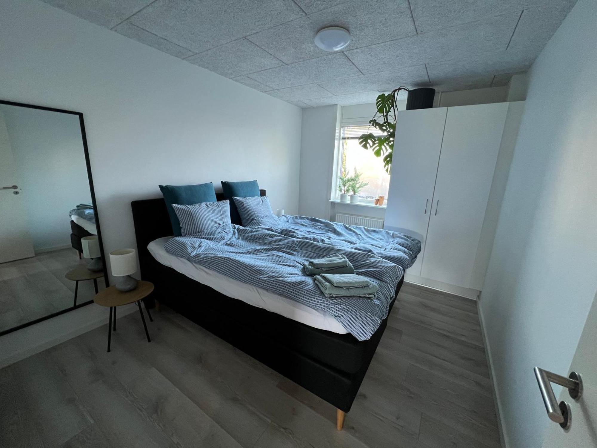 אסביירג Nyrenoveret Lejlighed Med Balkon Og Parkering מראה חיצוני תמונה